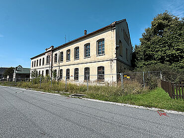 D25-03-035: Martin-Luther-Straße 17
							02739 Kottmar 