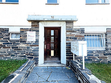 D26-03-031: Robert-Koch-Straße 35
							08529 Plauen