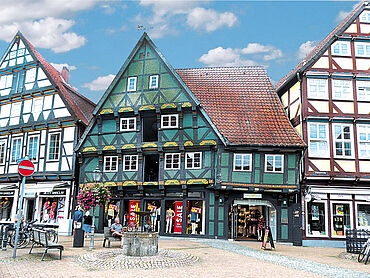 D26-03-021: Am Heiligen Kreuz 26
							29221 Celle