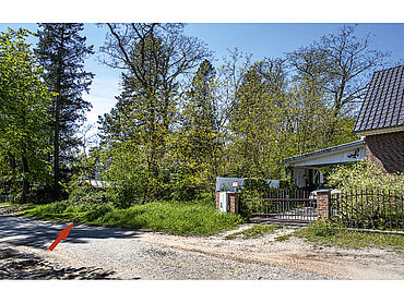 D23-04-052: Akazienweg, zwischen Haus-Nrn. 31c und 32
							15834 Rangsdorf