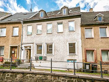 S26-04-030: Obere Kirchgasse 10
		08396 Waldenburg