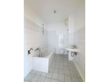 S26-02-072: Barbarastraße 1
							08058 Zwickau