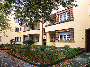 P19-04-003: Michelstadter Weg 43
							13587 Berlin-Hakenfelde
